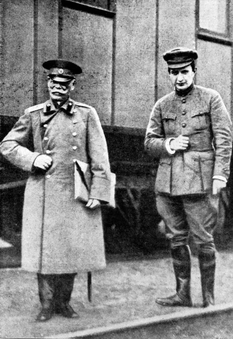 Aleksander Kerenski (paremal)