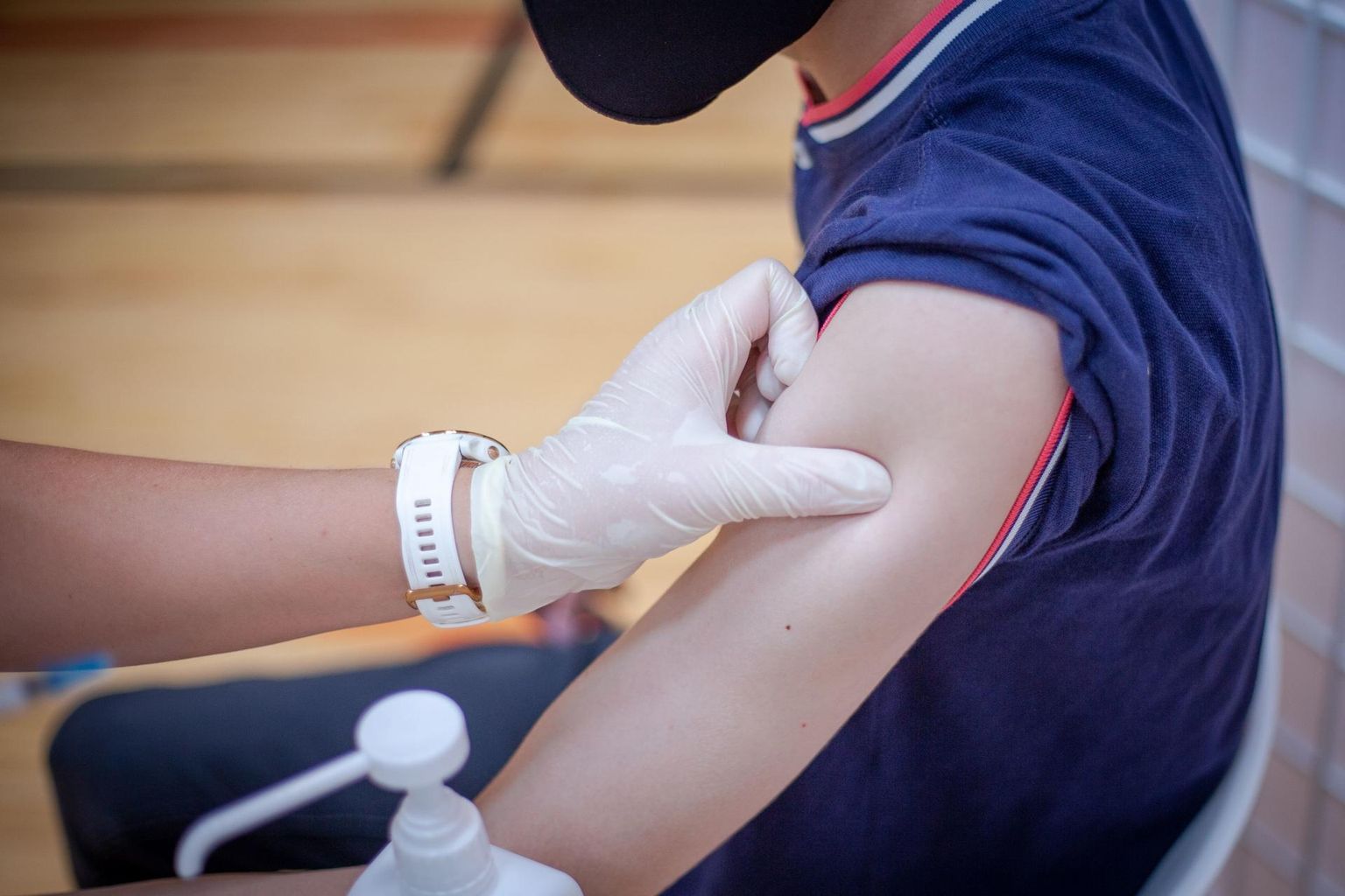 COVID-i vastu vaktsineerimine aitab vähendada haigus- ning surmajuhtumeid, kaitsta riskirühmi ja ohjeldada koroonaviiruse levikut.