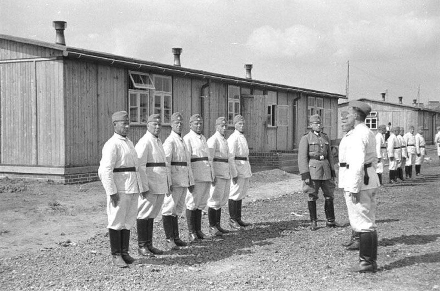 Eestlased Frankfurdis Oderi ääres Saksa kaitsepolitsei õppelaagris, kus mehed jagati kompaniidesse.