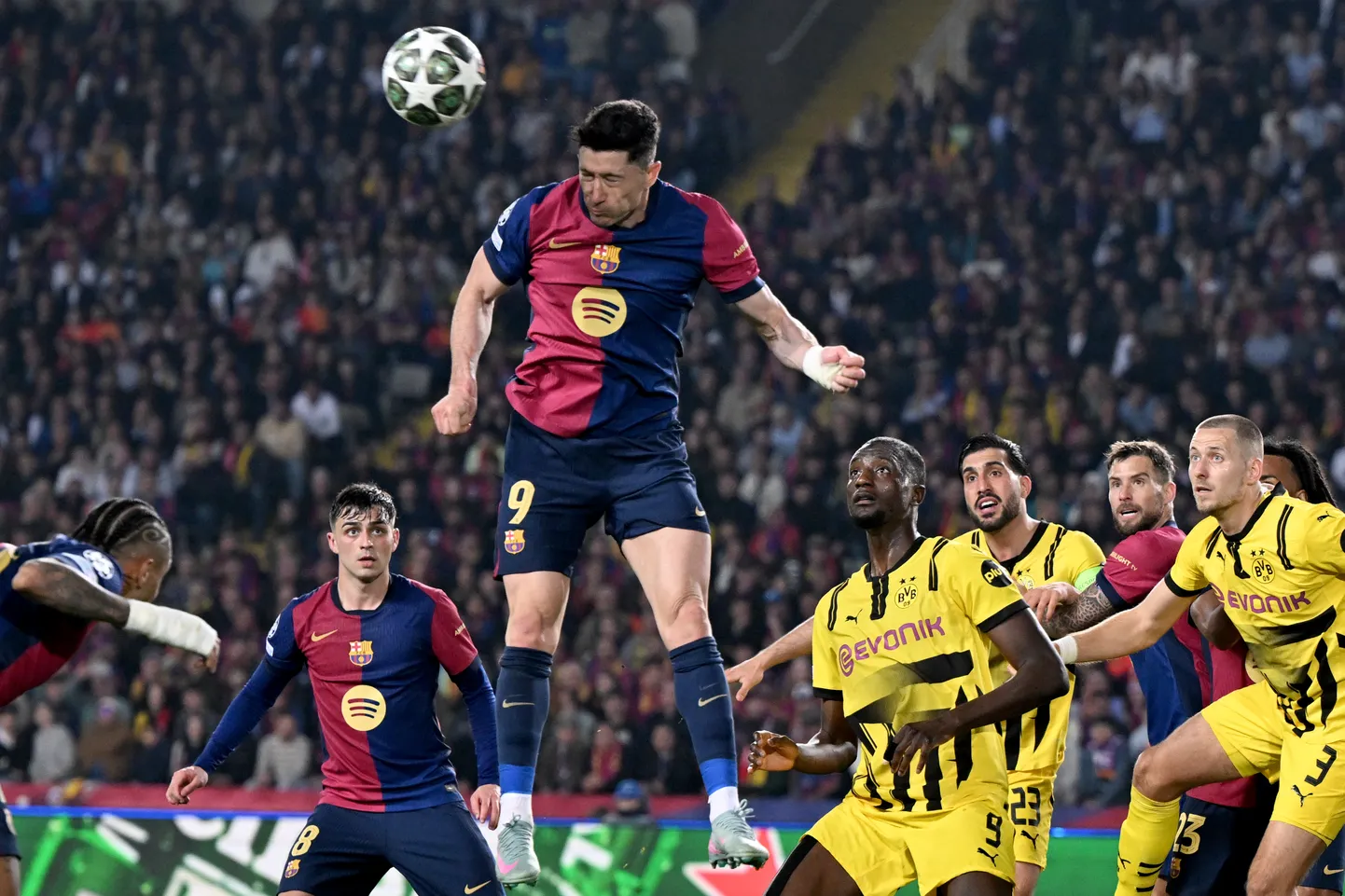 "Barcelona" futbolists Roberts Levandovskis