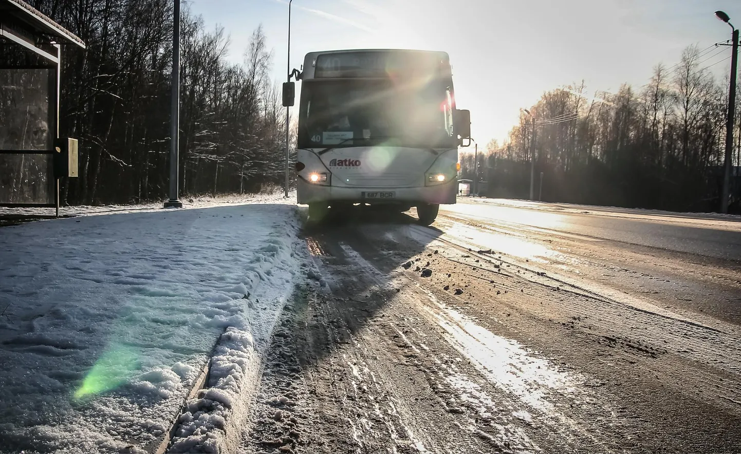 Liinibussid hilinesid libedate teede tõttu päev läbi.