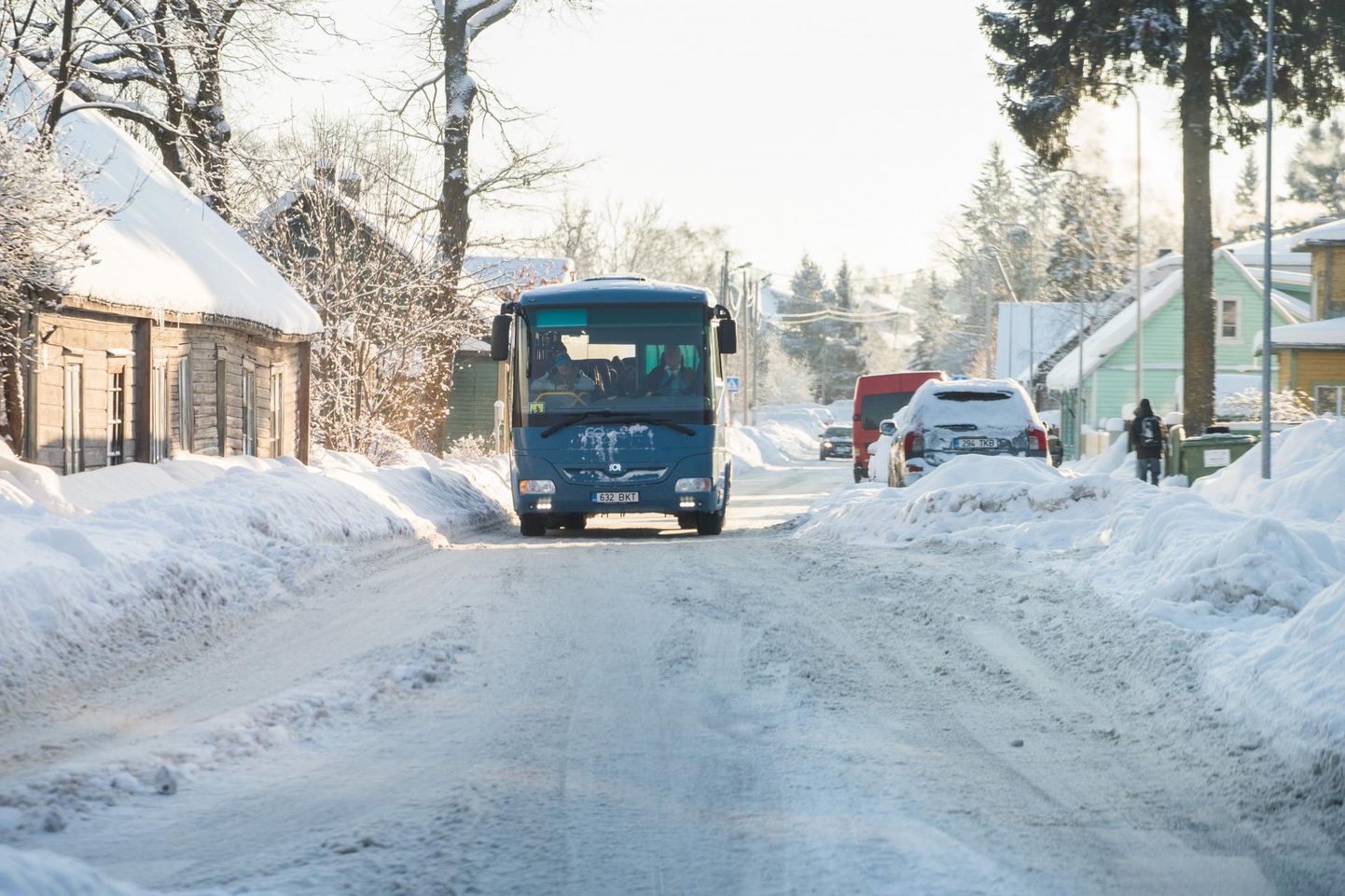 Järgmisel talvel kehtivad Rakvere tänavate hooldamisel uued reeglid ja bussipeatustest koristatakse lumi samal ajal kui tänavatelt.