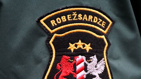 Tiesa atzīst par pamatotu robežsarga atlaišanu par frāzi "russkije ne sdajutsa"