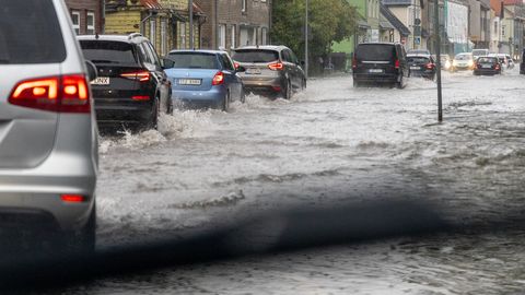 ROBERT KIVISELG ⟩ Vesi taevast, merelt, rabast ja jõest