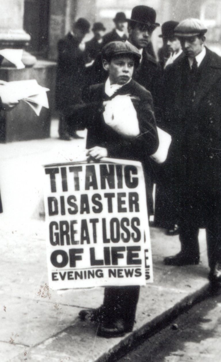 Ajalehed teatavad Titanicu hukust