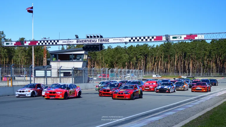 Baltijas drifteri gatavojas 2022. gada sezonas sākumam Biķerniekos