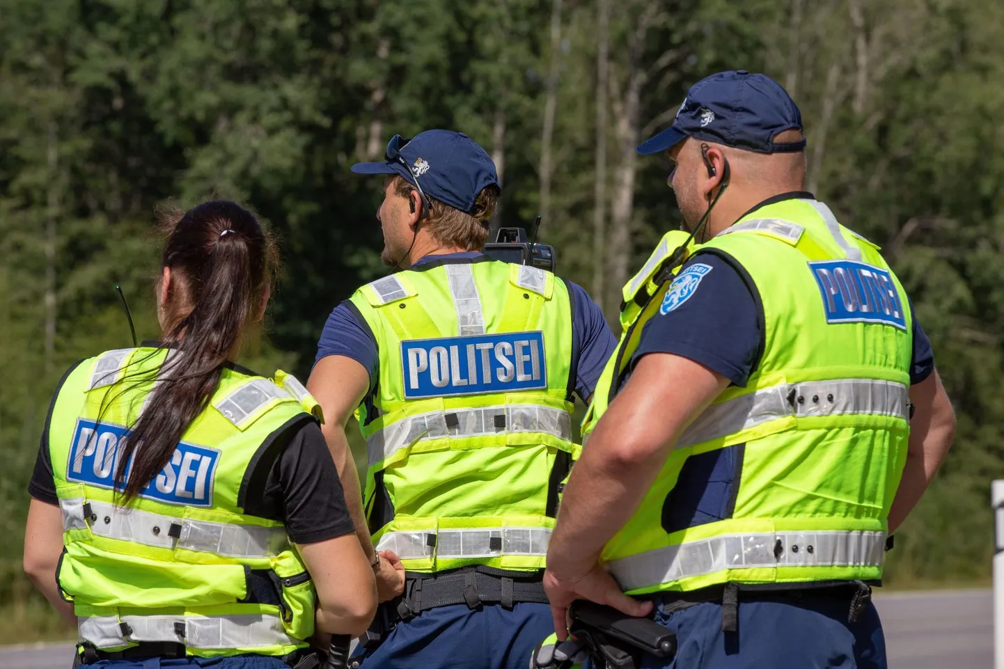 Politseinikud liiklustalgutel.