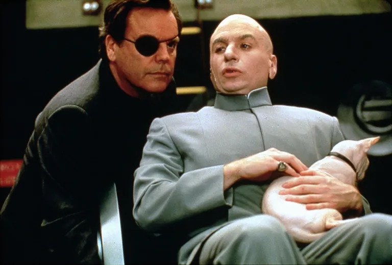 Robert Wagner ja Mike Myers filmis «Austin Powers: International Man of Mystery»