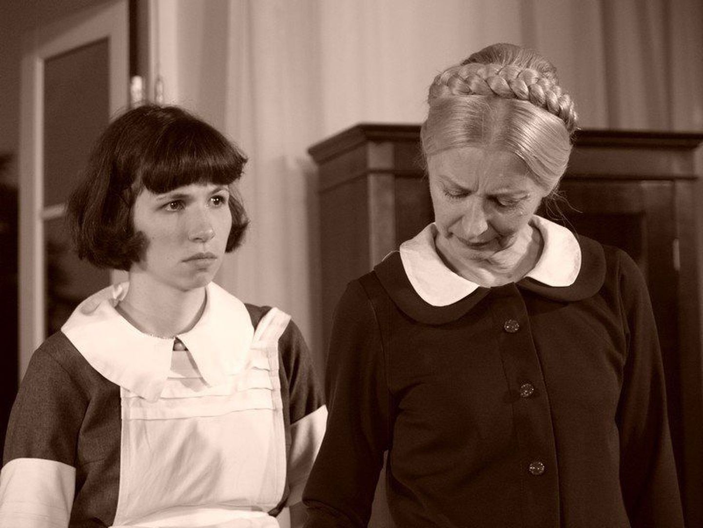 «Pruutide koolis» teevad tähelepanuväärsed rollid Triin Tenso, kes on laiemale avalikkusele tuntud Kerlina filmist «Klass» ja teleseriaalist «Klass. Elu pärast», ja näitleja Laine Mägi.