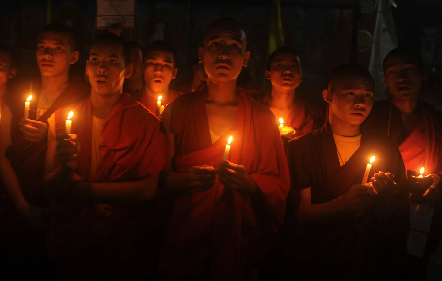 Tiibeti mungad ja nende toetajad Indias meelt avaldamas.