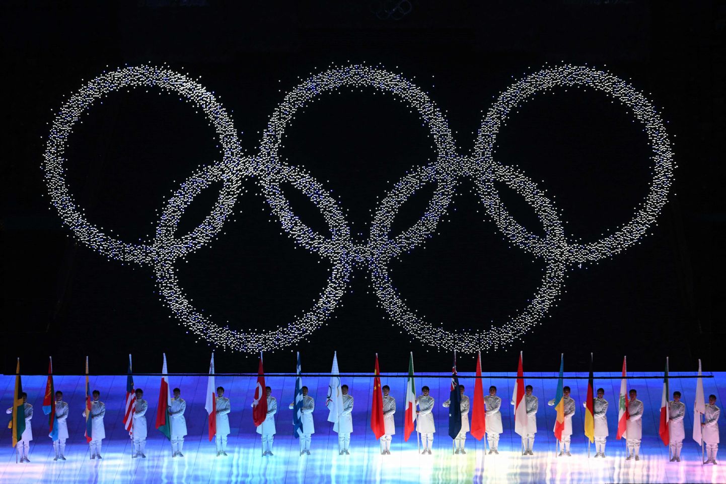 Pekingi olümpia lõpuhetked 2022. aasta 20. veebruari pimeduses. Järgmised mängud ähvardavad päädida igavuses.