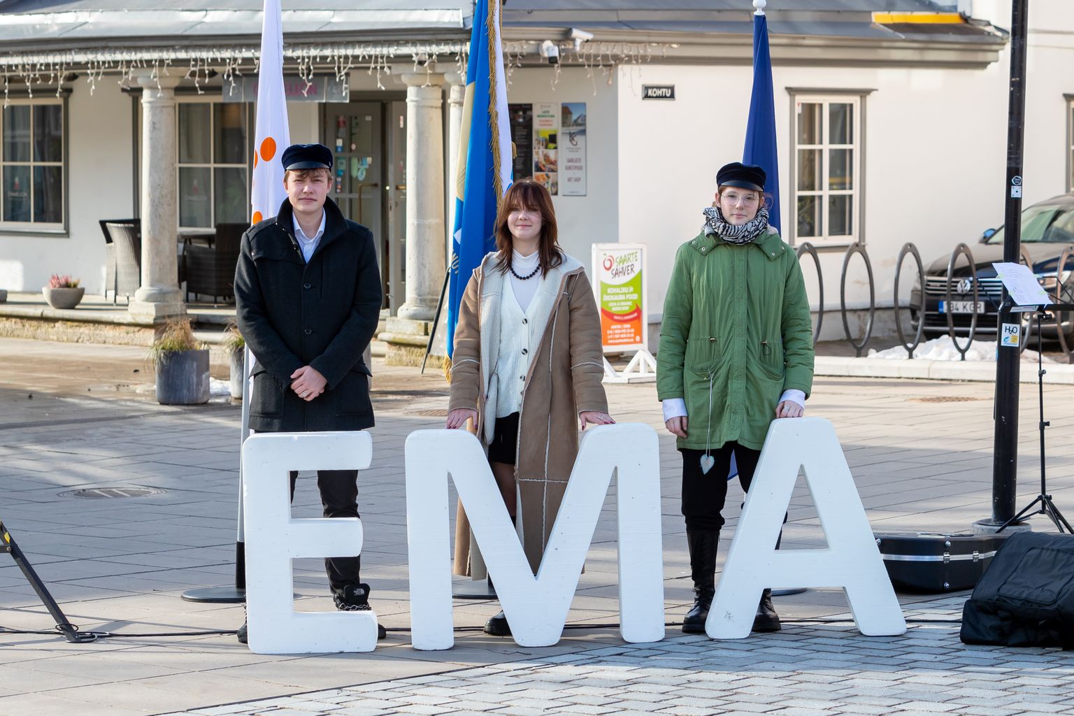 Kõnekoosoleku korraldasid Saaremaa gümnaasiumi ja Kuressaare ametikooli õpilasied.