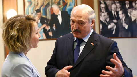 На концерте рядом с Лукашенко заметили 21-летнюю фотомодель (фото)