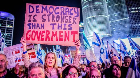 Kohtusüsteemi reform on vallandanud Iisraeli ajaloo suurimad tänavaprotestid