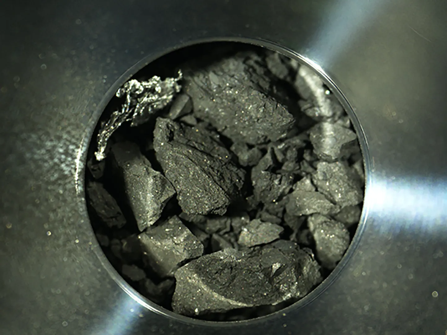 Japānas zondes "Hayabusa2" savāktais materiāls no asteroīda "Ryugu".