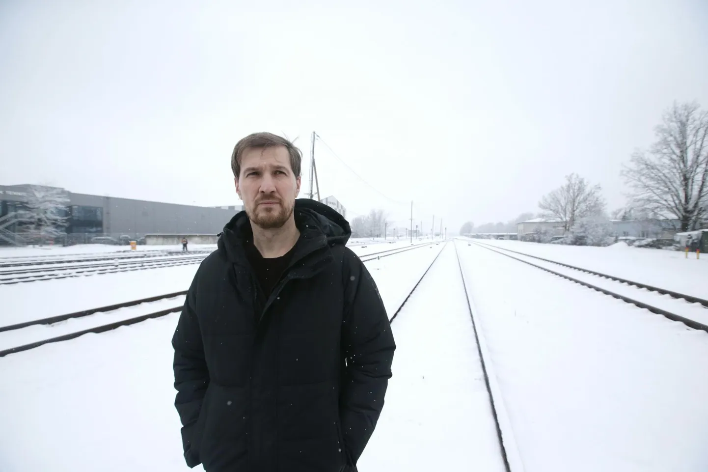 Ukraina sõjapõgenik Danyl Bashmak sai karmi kogemuse Russki mir’i mentaliteedist, kui töötas tudengina Moskvas raudteelaos. Pilt on tehtud Tartu raudteejaamas.