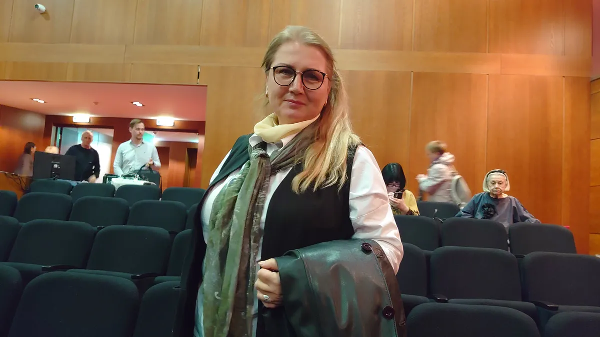 Бабушка школьников Наталья Локотош на встрече с министром образования.