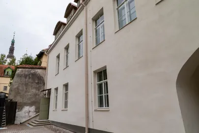 Vanalinna hariduskolleegiumi väikeklasside hoone uhke sisehoov.