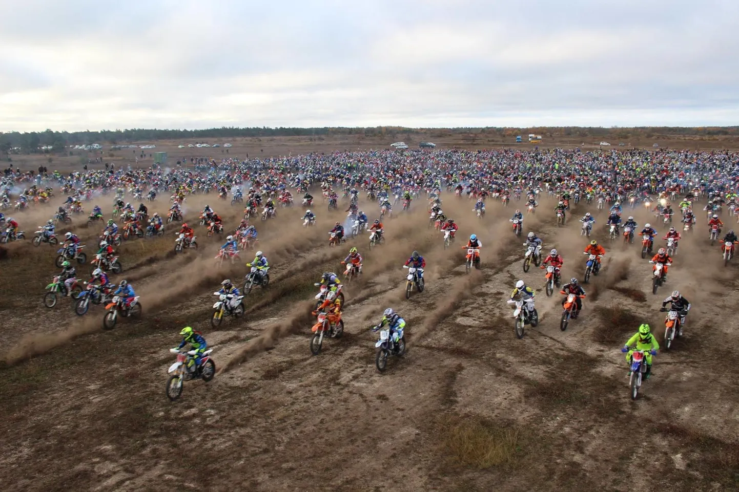 Kuni 50aastaste motomeeste klassis tuiskab rajale üle poole tuhande motosportlase.