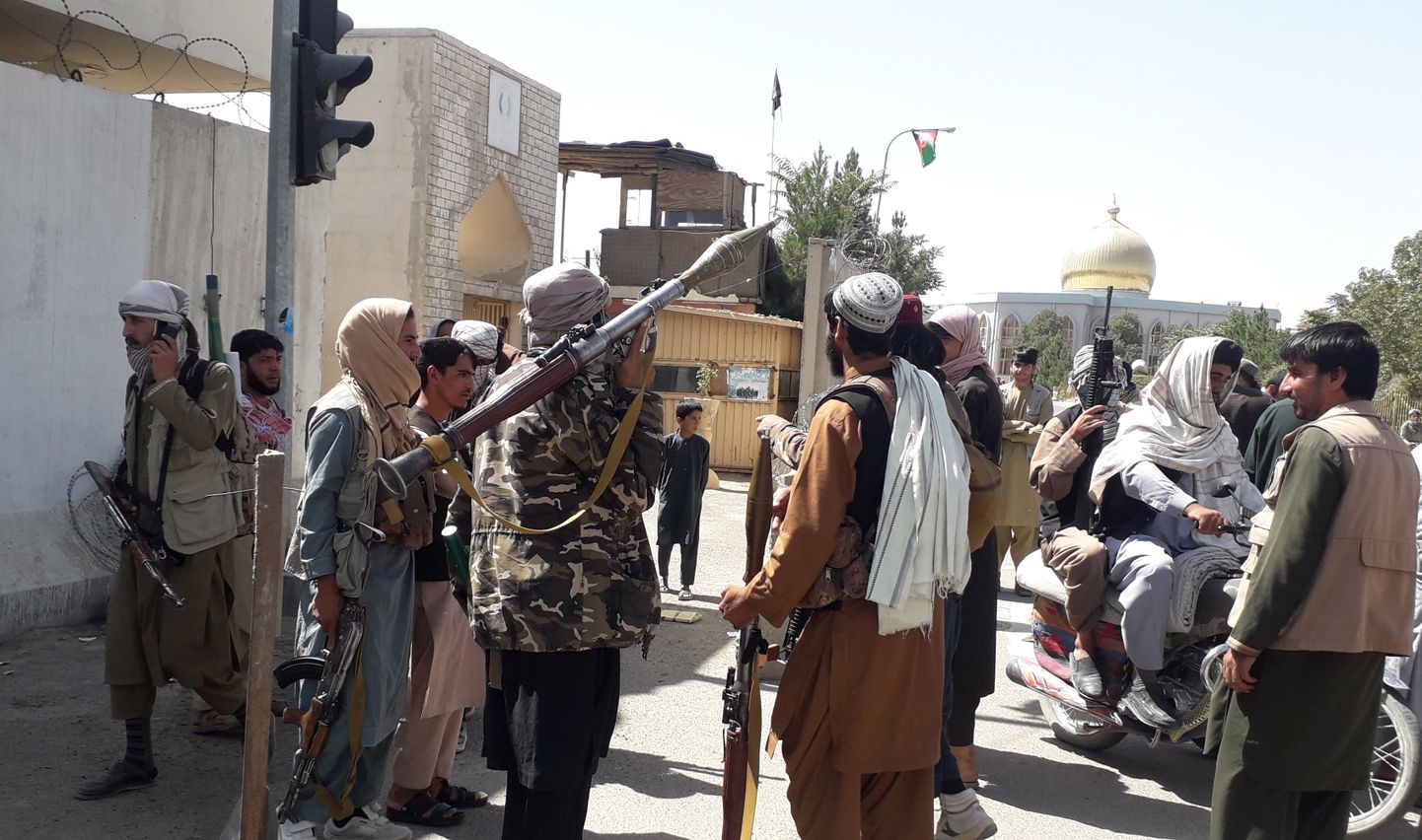 Talibani võitlejad Afganistanis Ghaznis, mille nad hiljuti vallutasid