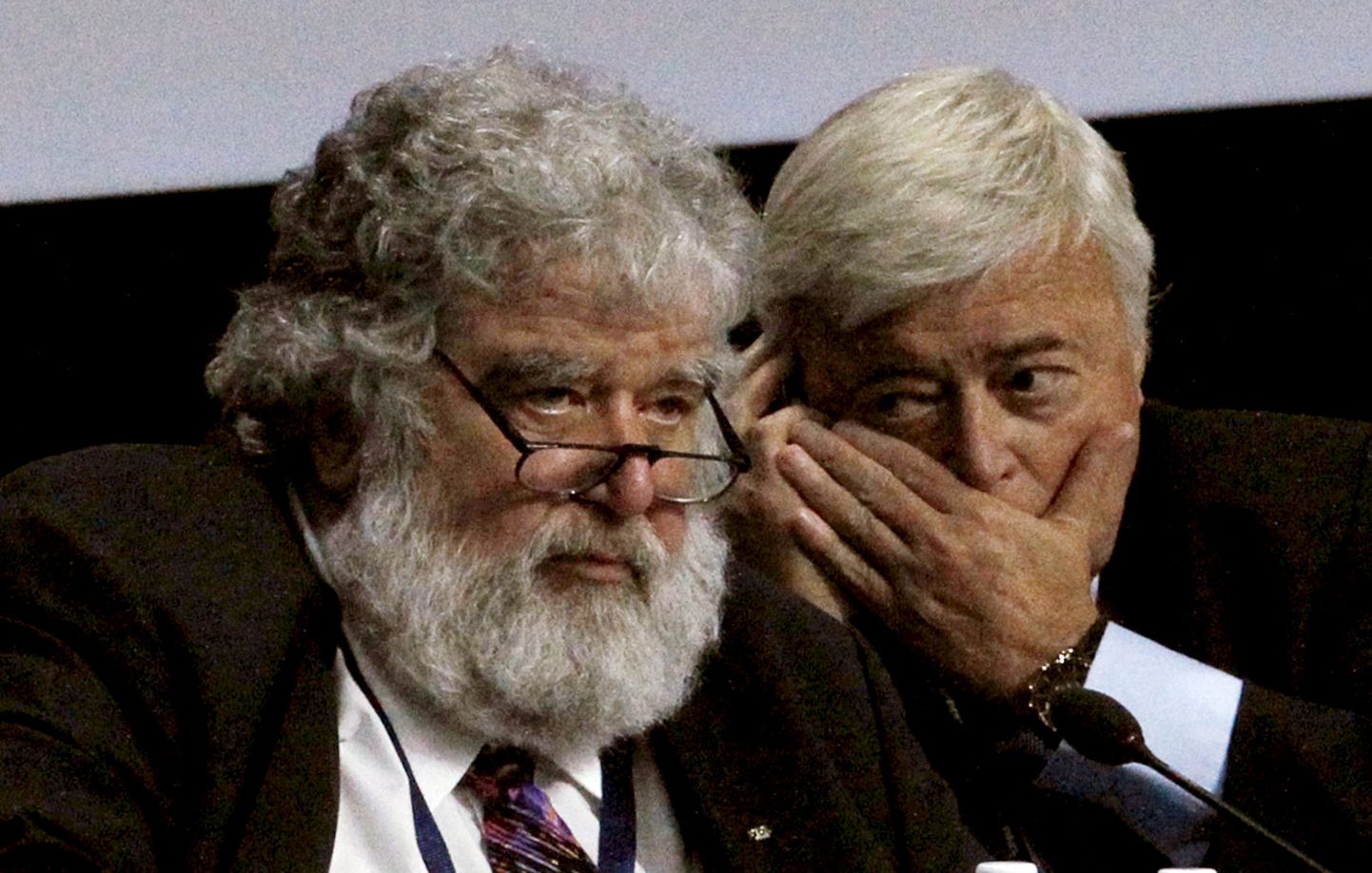 Endised FIFA täitevkomitee liikmed Ricardo Teixera (paremal) ja Chuck Blazer New Yorgi kohtus 2015. aastal.