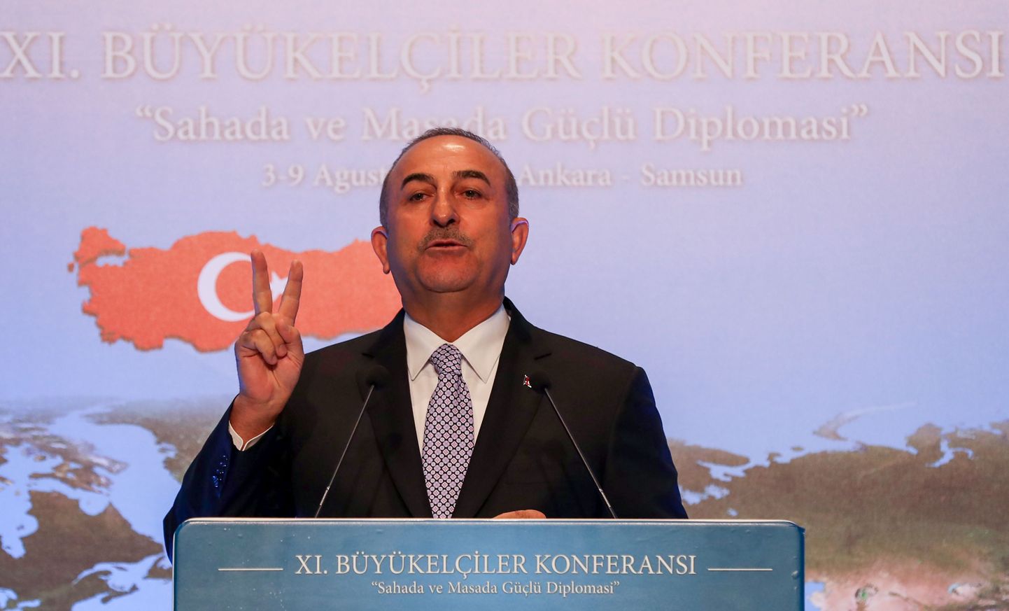 Türgi välisminister Mevlüt Çavuşoğlu esmaspäeval välisministeeriumis riigi suursaadikutele kõnet pidamas.
