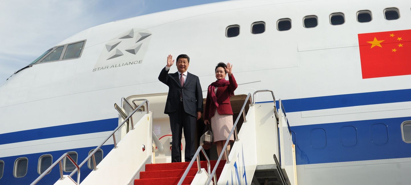 Hiina president Xi Jinping koos naisega eile Astanasse saabumas. Täna lendab Jinping edasi Moskvasse.