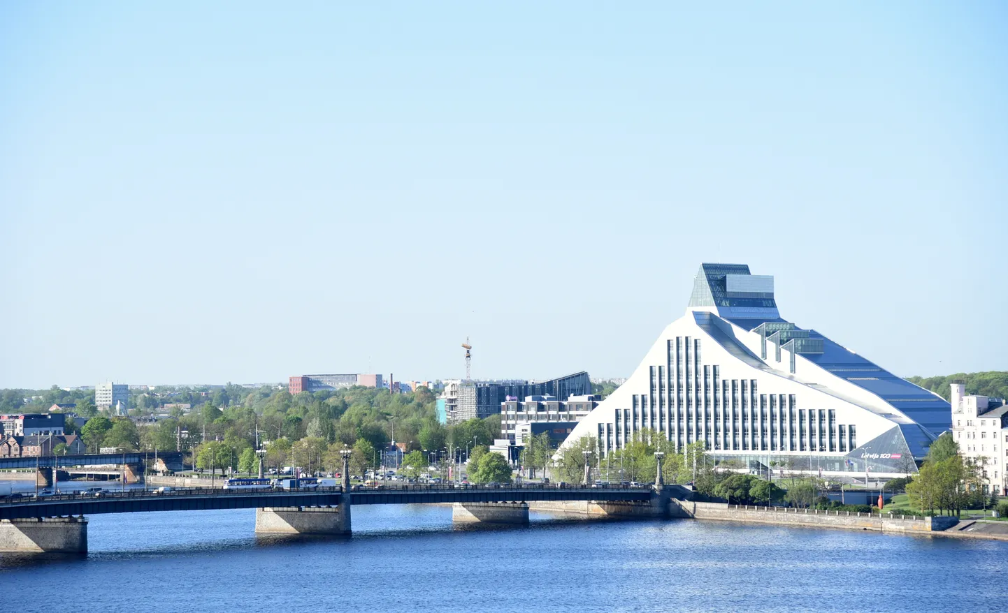 Pārdaugavas panorāma un Latvijas Nacionālā bibliotēka