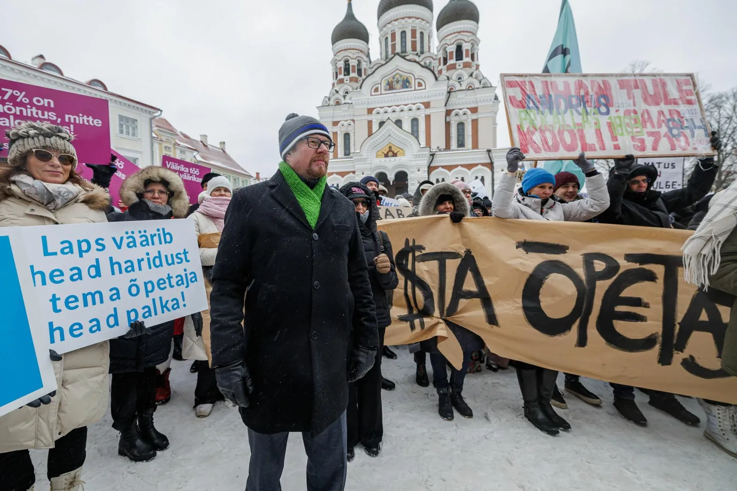 Eesti haridustöötajate liidu juht Reemo Voltri haridustöötajate meeleavaldusel.