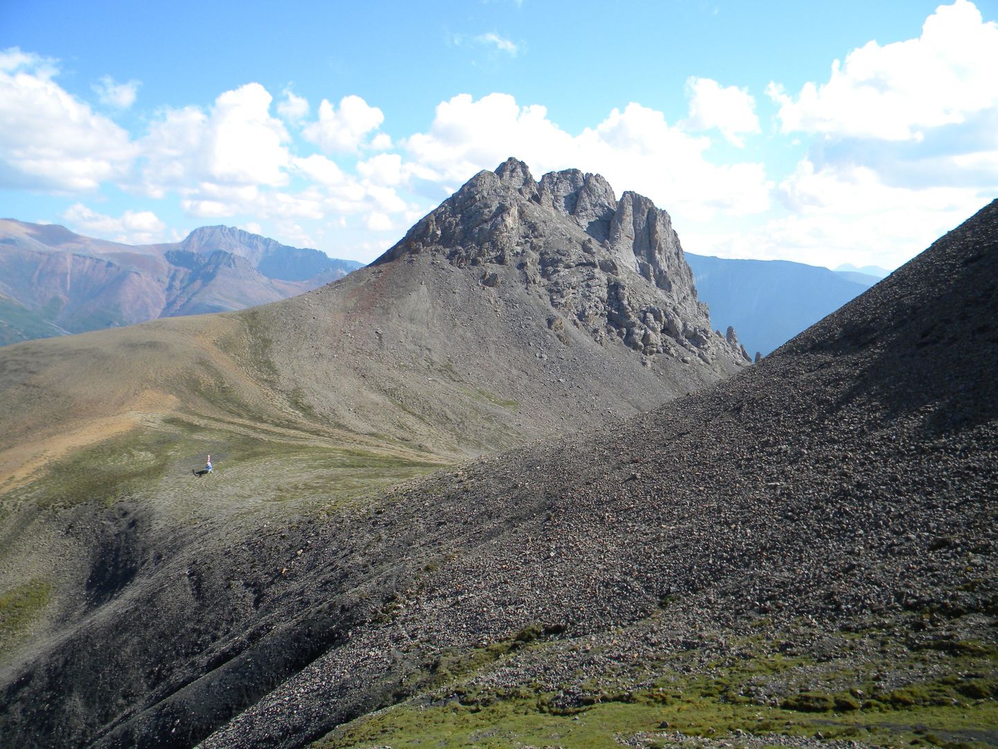 Vaade välitööde paigale Kanada Kaljumägedele, kust teadlased väidetavad vanimad käsnade fossiilid leidsid.