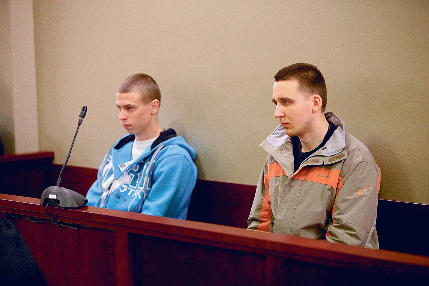 Vara vallas 2011. aasta novembris toime pandud mõrvas süüdistatavad Erki Lajal (vasakul) ja Kristo Raud esitasid kohtule taotluse kuulutada protsess kinniseks, mille õigusemõistja lähedaste säästmiseks ka rahuldas.