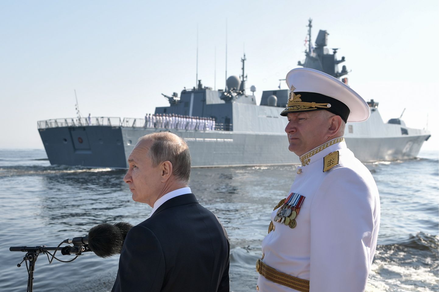 Vene president Vladimir Putin ja Lääne sõjaväeringkonna ülem Aleksandr Žuravljov.
