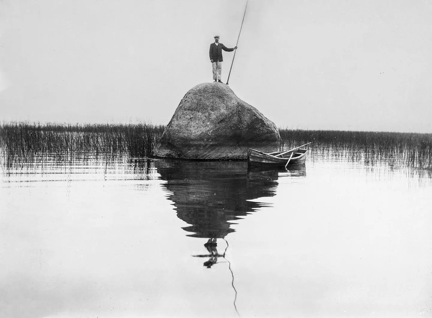 Hiigelkivi Võrtsjärve ääres Kivilõppel.