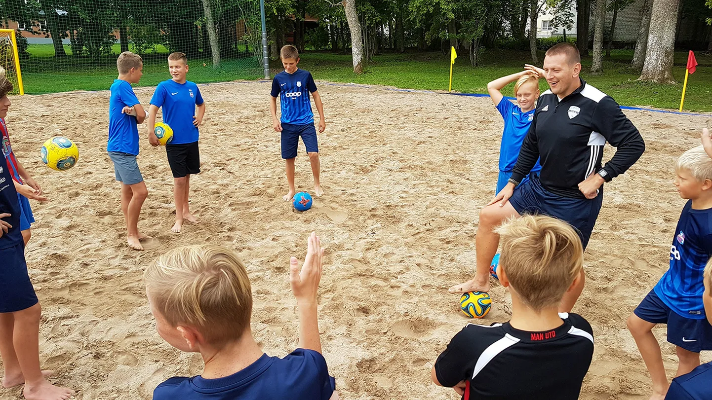 Türil rannajalgpalli väljaku avamine augustis.