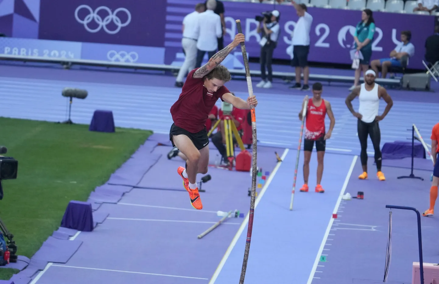 Vieglatlēts Valters Kreišs kārtslēkšanas sacensībās 2024.gada vasaras olimpiskajās spēlēs Parīzē.