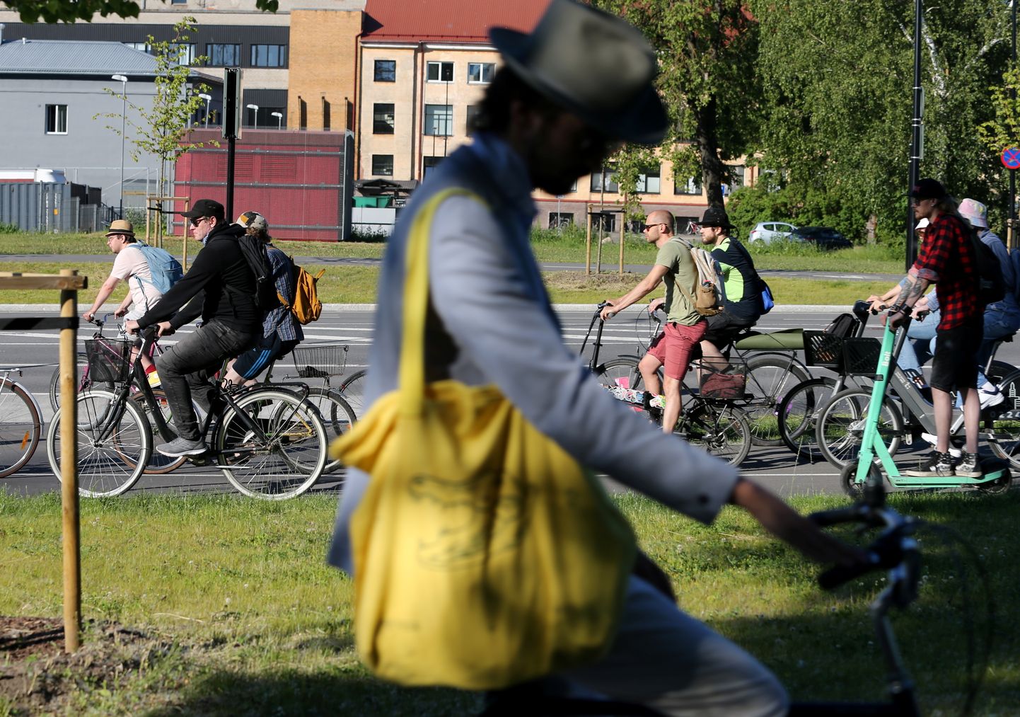 Ühissõit Riia tänava ajutiste jalgrattaradade marsuudil. Foto on illustreeriv.