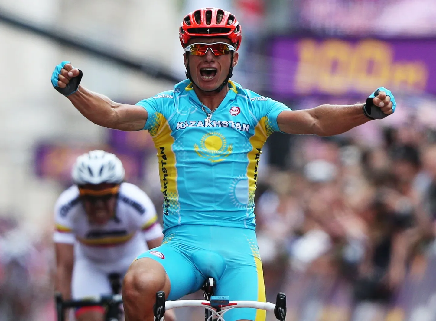 Alexander Vinokurov rõõmustamas olümpiavõidu üle