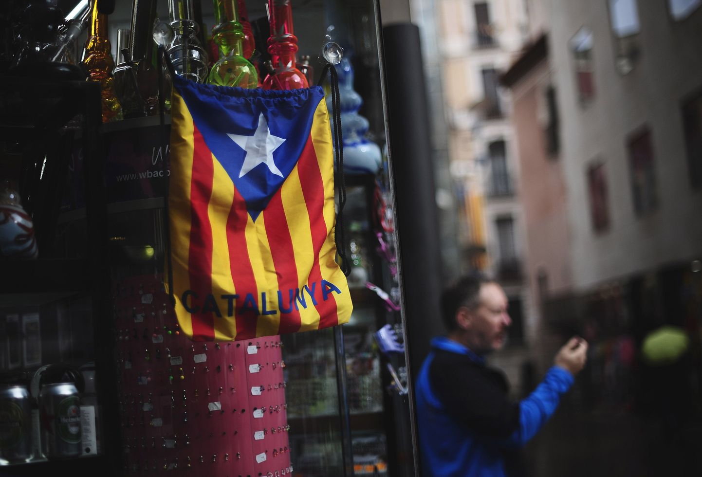 Kataloonia iseseisvuse pooldajate lipp täna Barcelonas.