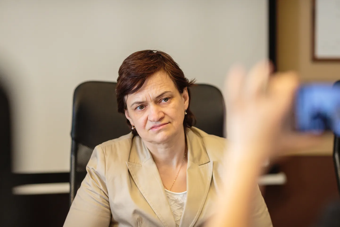 Narva sotsiaalabiameti direktor Jelena Vassiljeva sai töölt lahkudes kolme kuu palga suuruse preemia.