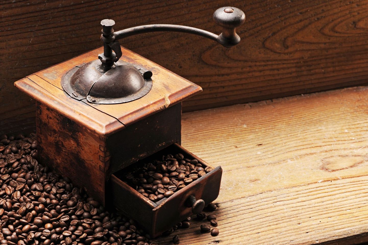 Kohv tuleb parema maitsega, kui teha seda värskelt jahvatatud kohviubadest.