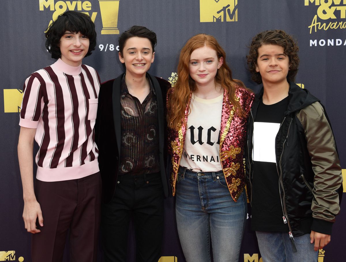 Сэди и коллеги из "Очень странных дел" в 2018 году на MTV Movie & TV awards