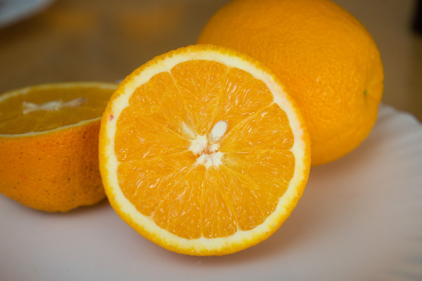Apelsiniga tehtud katsed näitasid, et kõige efektiivsem vahend puuviljade pesemiseks, et eemaldada taimekaitsevahendeid, on tavaline söögisooda.