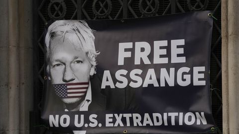 Австралия хочет вернуть основателя WikiLeaks на родину