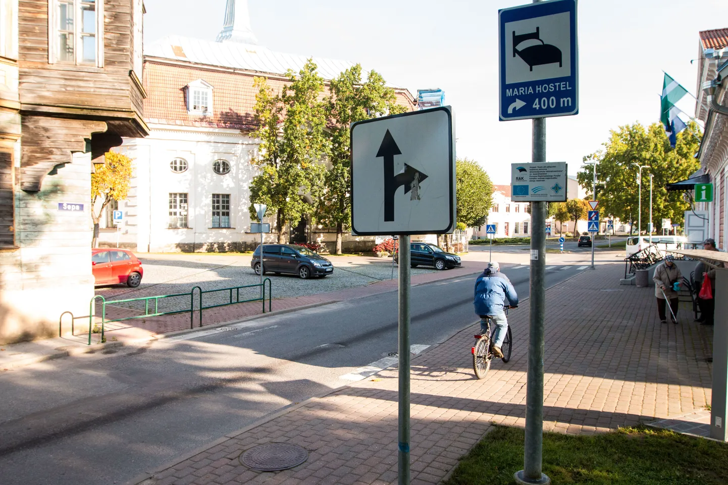 Veidi enne raekoda püsti pandud liiklusmärk on põhjustanud nii autojuhtide kui ka ametimeeste seas erinevaid tõlgendusi.