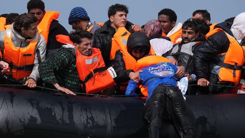 Migrantide saabumine Ühendkuningriiki vähenes aasta esimesel poolel järsult