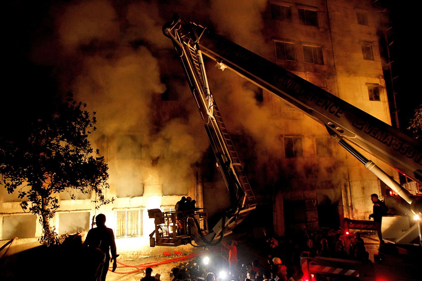 Tazreeni tehase tulekahjus hukkus 112 inimest.