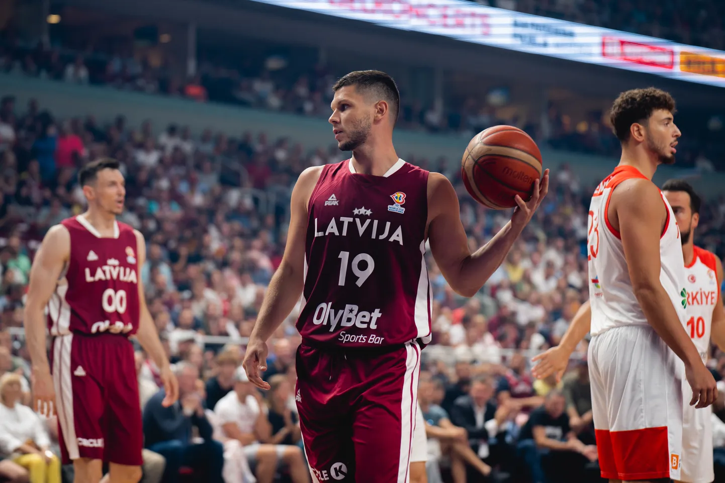 Latvijas basketbolists Rihards Lomažs