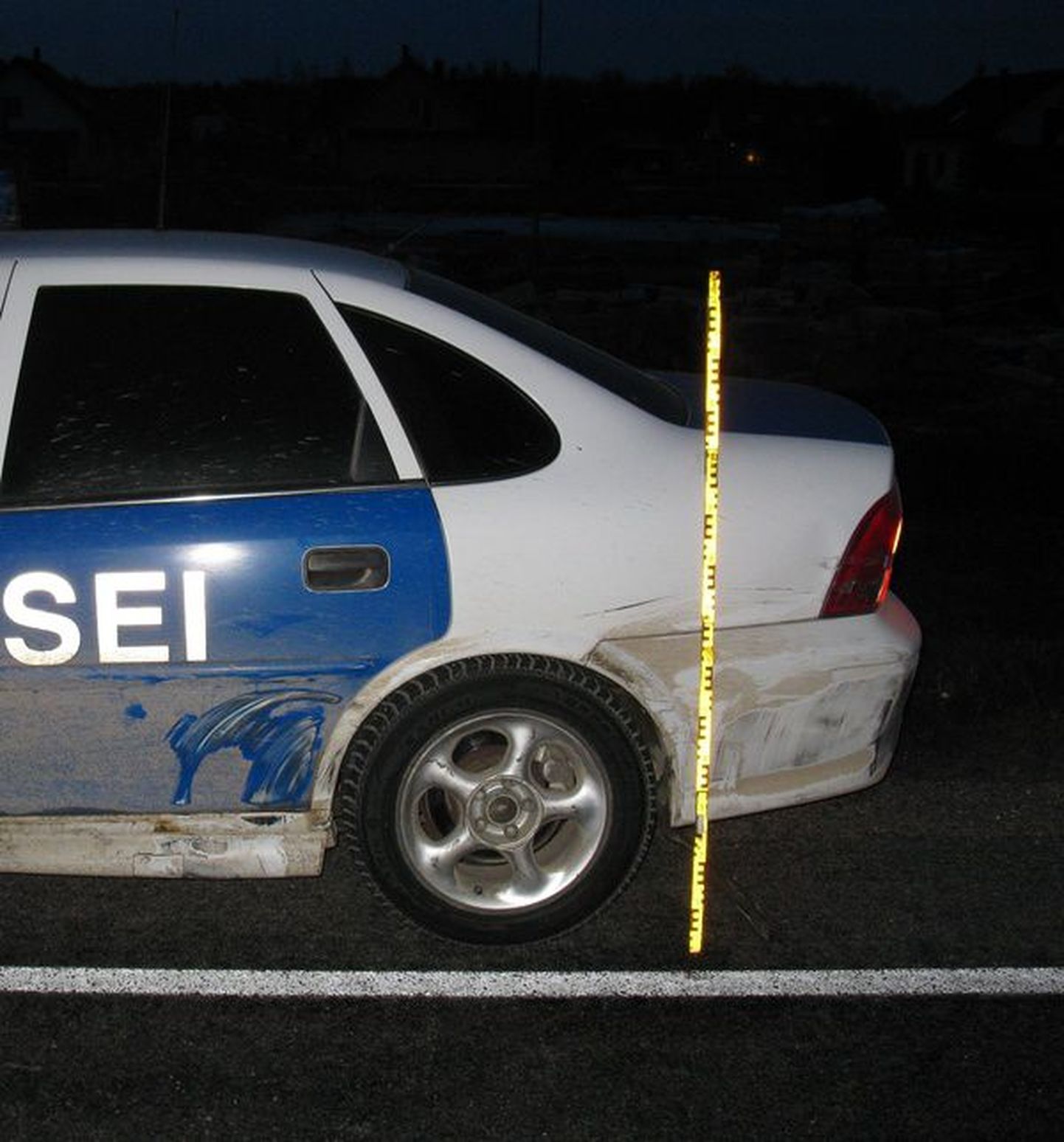 Roolijoodiku põhjustatud avariis sai viga ka politsei Opel Vectra.
