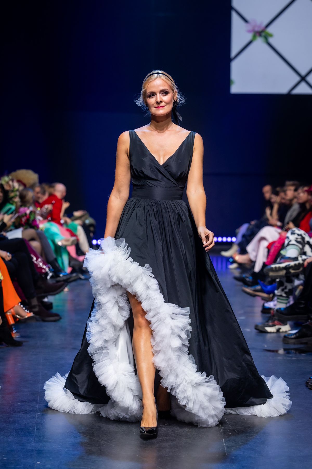 Mammu Couture'i suurejooneline show sel kevadel, Tallinn Fashion Week 2023 kevad. Modellina laval tippteadlane Ilona Faustova, kes on moemaja tulihingeline fänn esimesest etendusest peale.