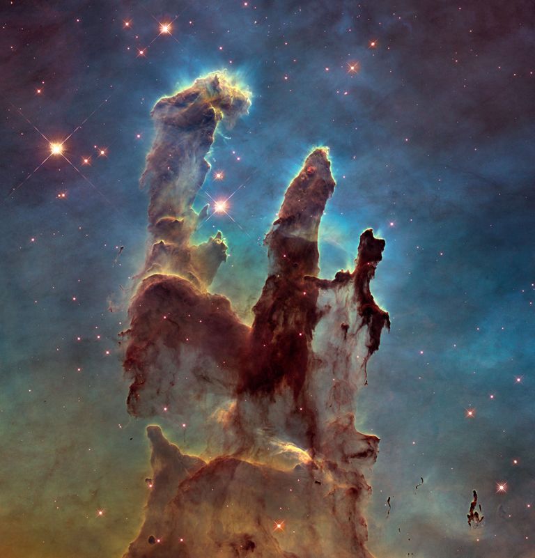 Hubble'i teleskoobi üks populaarsemiad fotosid on Kotka udukogu Looja sambad, mis koosnevad kosmilisest tolmust ja gaasist
